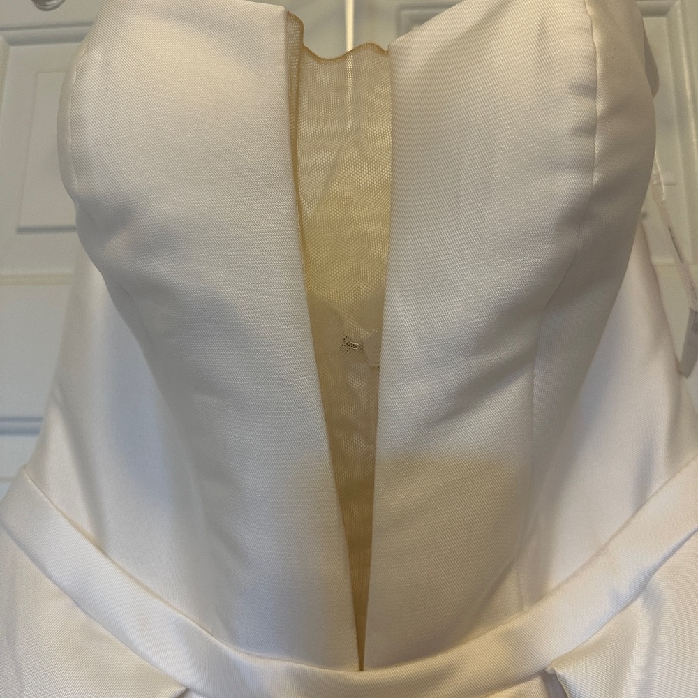 Elegant Wedding Strapless Gown